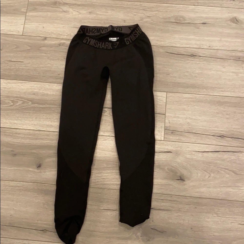 Gym shark leggings